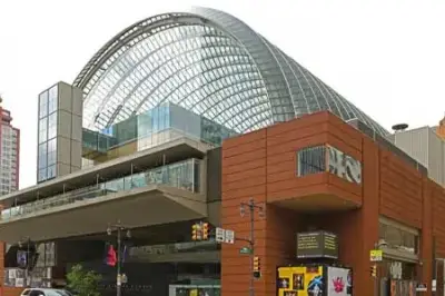 See a show at the Kimmel Center for the Performing Arts 