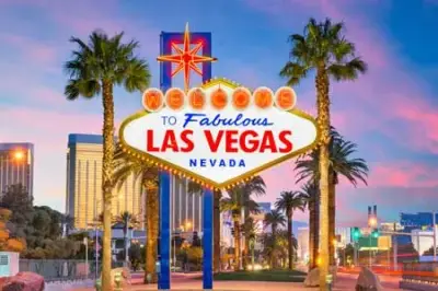 Take a Selfie at the Welcome to Las Vegas Sign